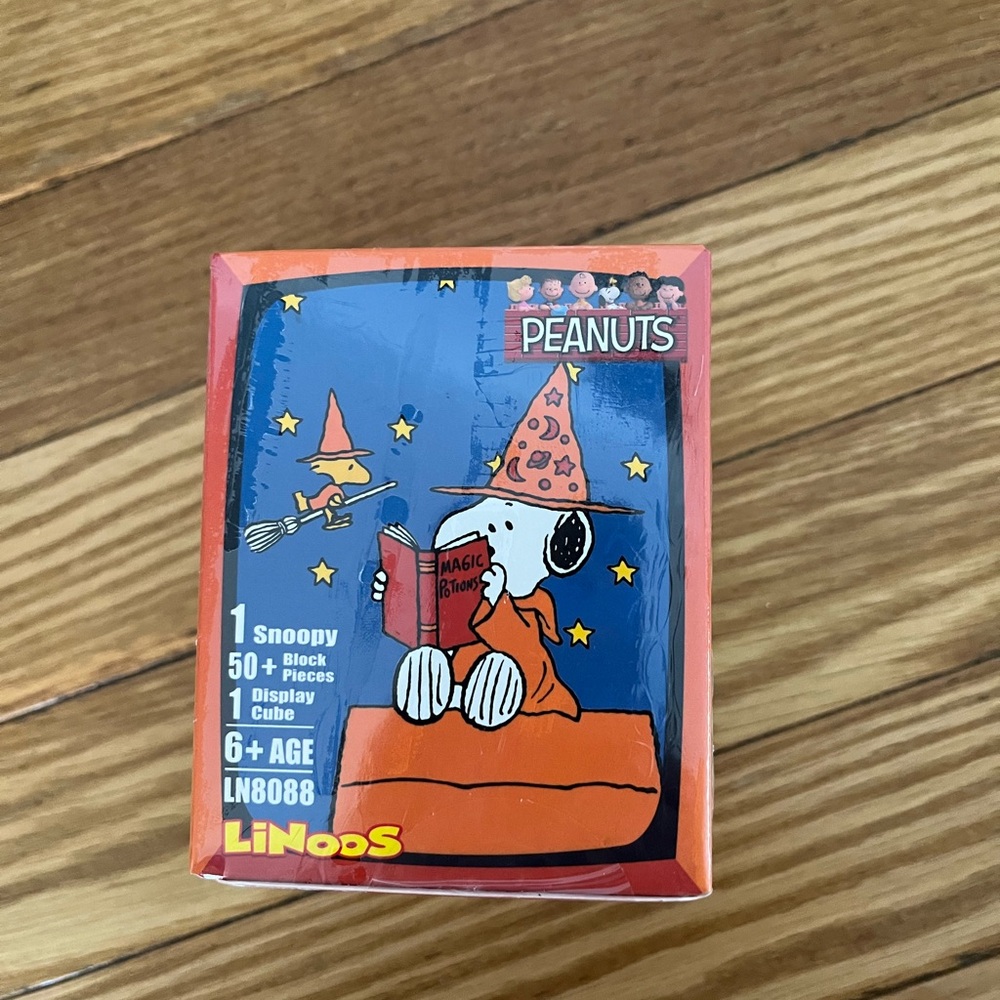 Linoos- Peanuts Snoopy Halloween surprise. New, unopened box. LN8088 $25